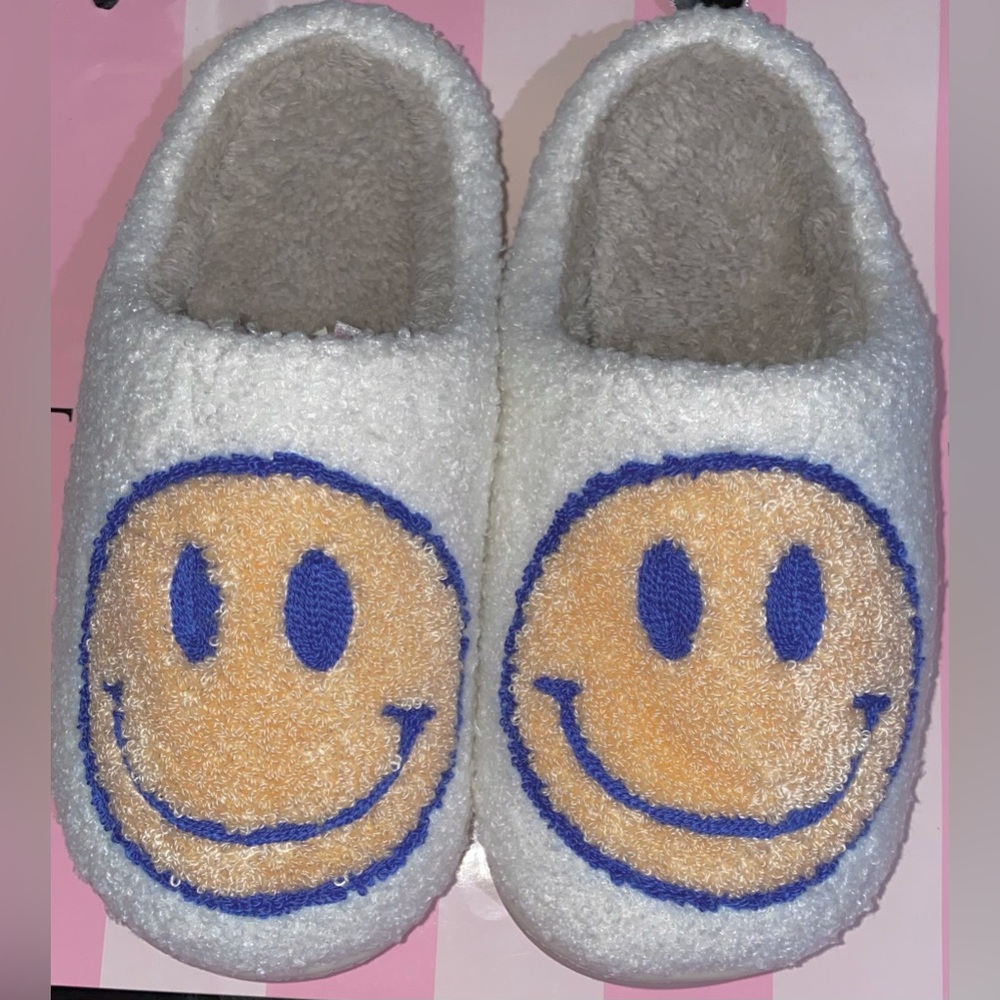 New smiley face slippers fuzzy slippers shoes smiley slippers slip on shoes